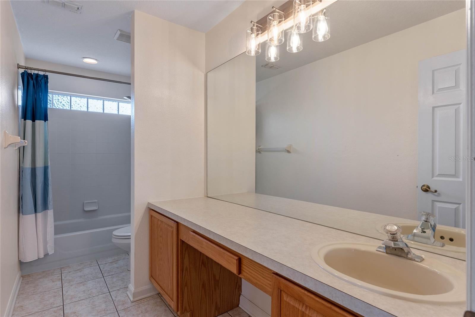 OVIEDO, Florida, 32765, United States, 5 Bedrooms Bedrooms, ,4 BathroomsBathrooms,Residential,For Sale,1980117