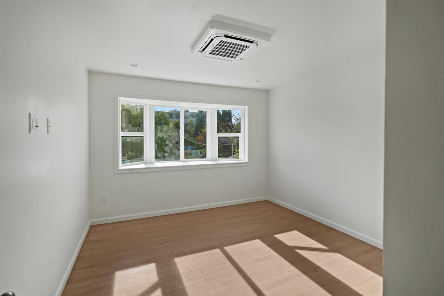 Mountain View, California, 94043, United States, 4 Bedrooms Bedrooms, ,3 BathroomsBathrooms,Residential,For Sale,1992063