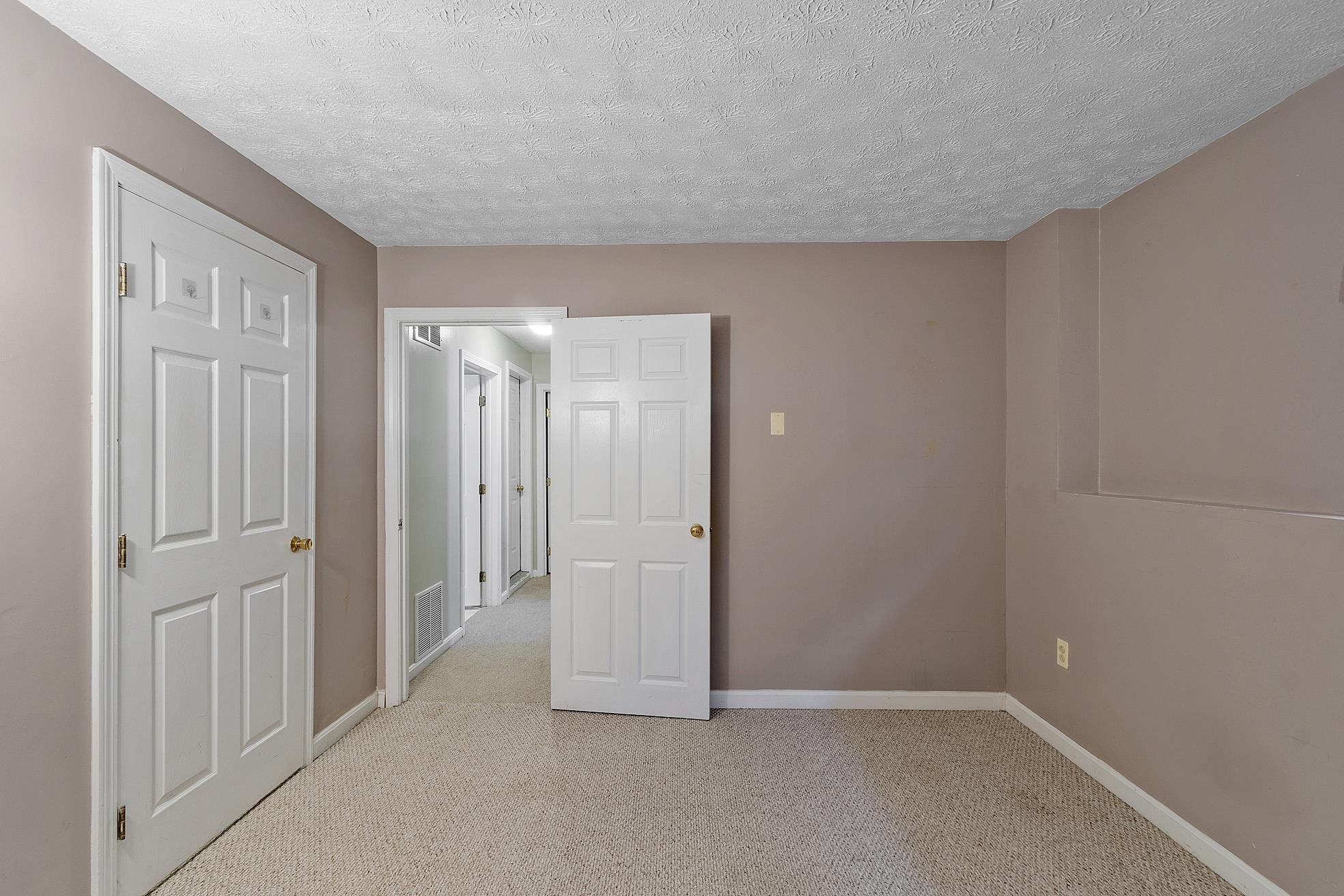 Nashua, New Hampshire, 03062, United States, 3 Bedrooms Bedrooms, ,1 BathroomBathrooms,Residential,For Sale,1942158