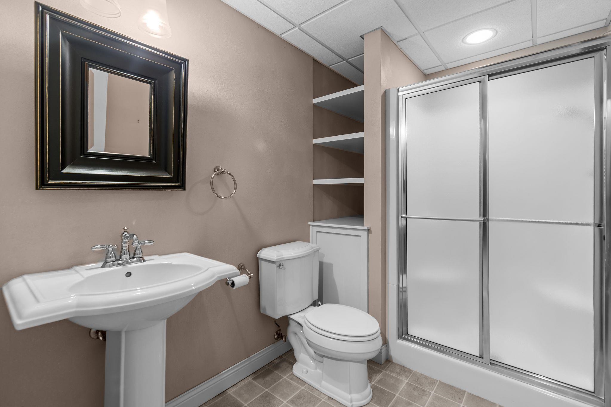 NEENAH, Wisconsin, 54956, United States, 4 Bedrooms Bedrooms, ,4 BathroomsBathrooms,Residential,For Sale,1955274