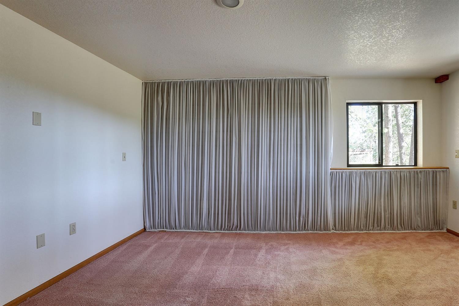 Grass Valley, California, 95949, United States, 3 Bedrooms Bedrooms, ,3 BathroomsBathrooms,Residential,For Sale,1842602