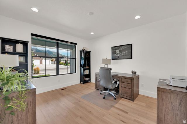 Draper, Utah, 84020, United States, 4 Bedrooms Bedrooms, ,4 BathroomsBathrooms,Residential,For Sale,2010415