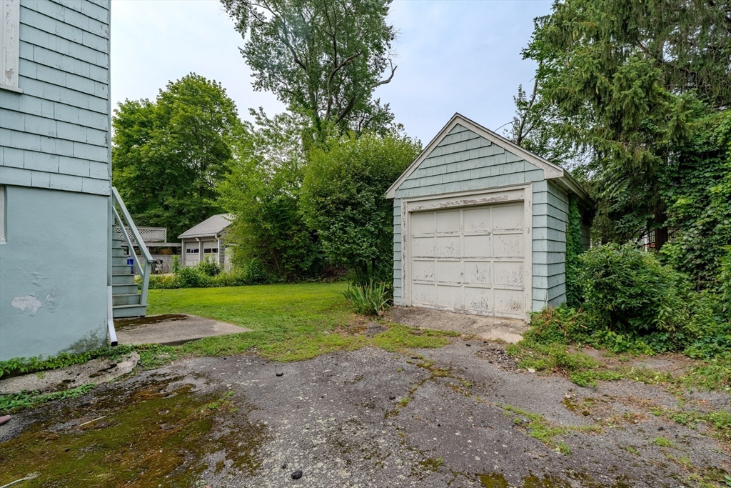 Newton, Massachusetts, 02461, United States, 3 Bedrooms Bedrooms, ,2 BathroomsBathrooms,Residential,For Sale,1934671