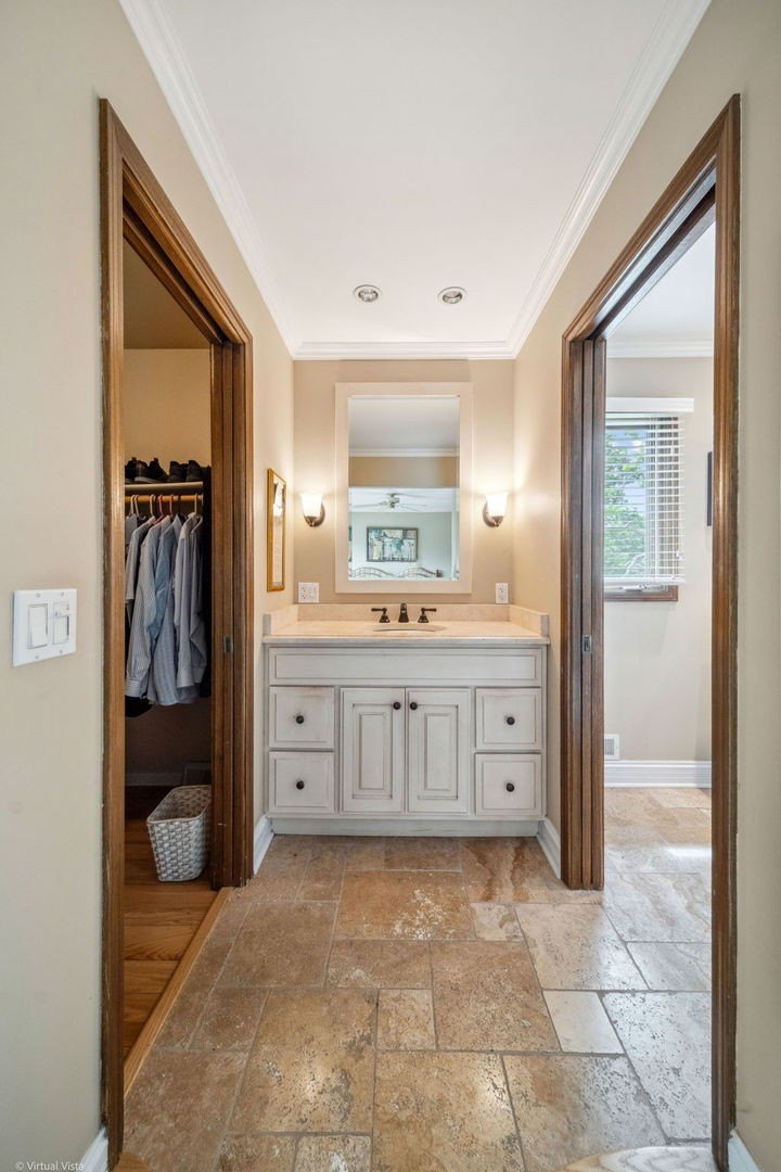 Oak Brook, Illinois, 60523, United States, 5 Bedrooms Bedrooms, ,3 BathroomsBathrooms,Residential,For Sale,2005653