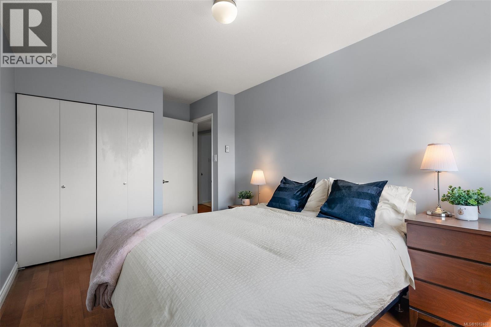 VICTORIA, British Columbia, V8V 2X5, CA, 2 Bedrooms Bedrooms, ,1 BathroomBathrooms,Residential,For Sale,1950619