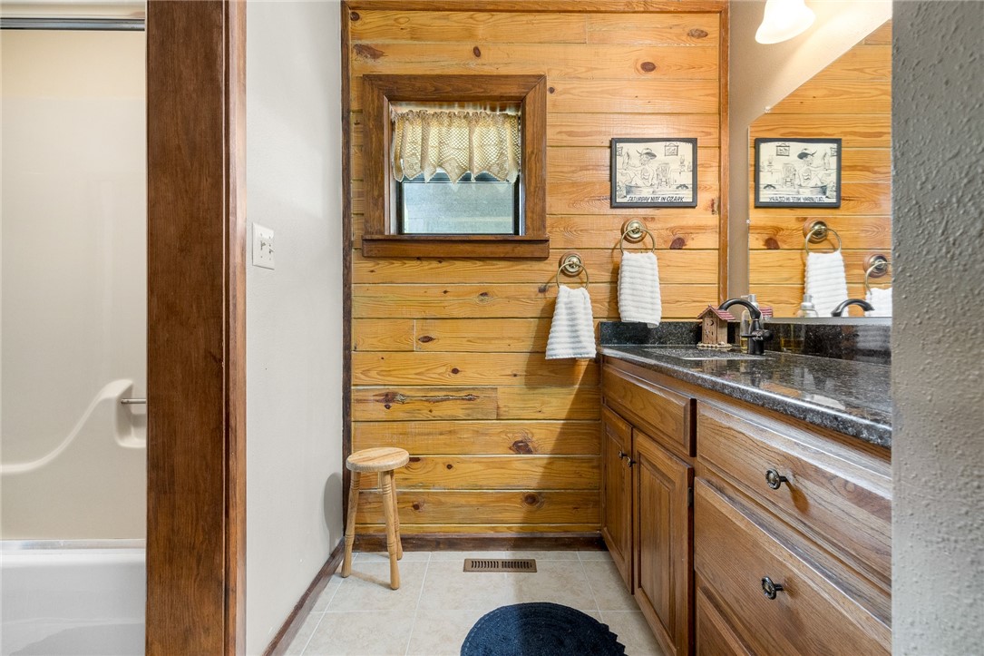 Compton, Arkansas, 72624, United States, 5 Bedrooms Bedrooms, ,3 BathroomsBathrooms,Residential,For Sale,1805954