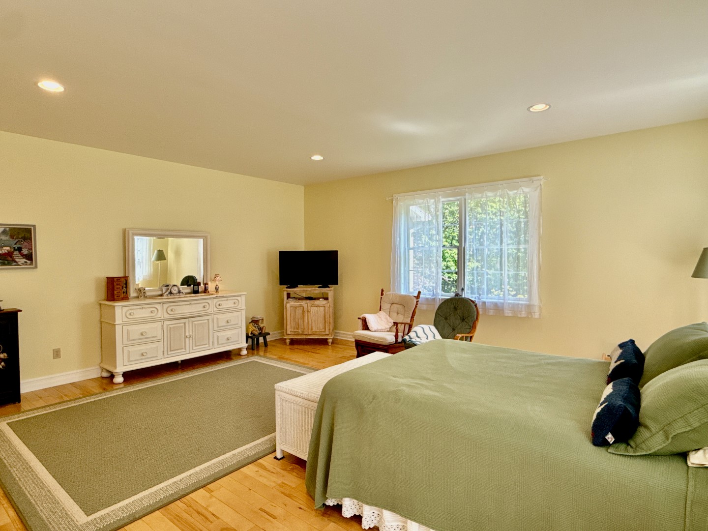 Hawley, Pennsylvania, 18428, United States, 3 Bedrooms Bedrooms, ,4 BathroomsBathrooms,Residential,For Sale,1846687