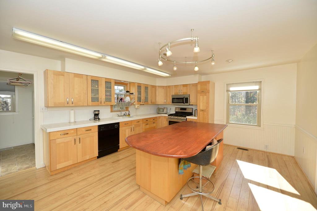 Bloomery, West Virginia, 26817, United States, 3 Bedrooms Bedrooms, ,2 BathroomsBathrooms,Residential,For Sale,1980909