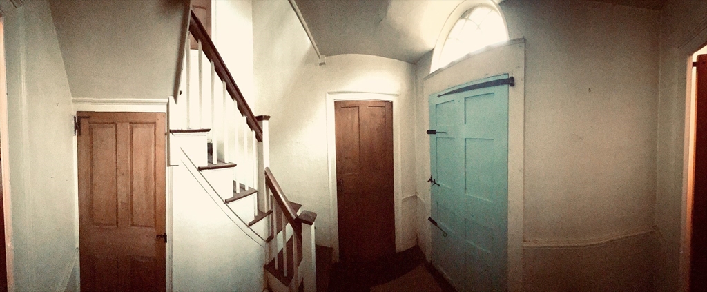 Attleboro, Massachusetts, 02703, United States, 5 Bedrooms Bedrooms, ,2 BathroomsBathrooms,Residential,For Sale,1983996