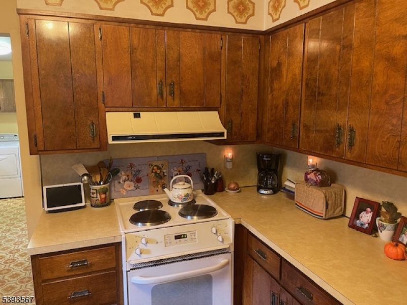 Franklin Twp., New Jersey, 08867, United States, 4 Bedrooms Bedrooms, ,2 BathroomsBathrooms,Residential,For Sale,1985245