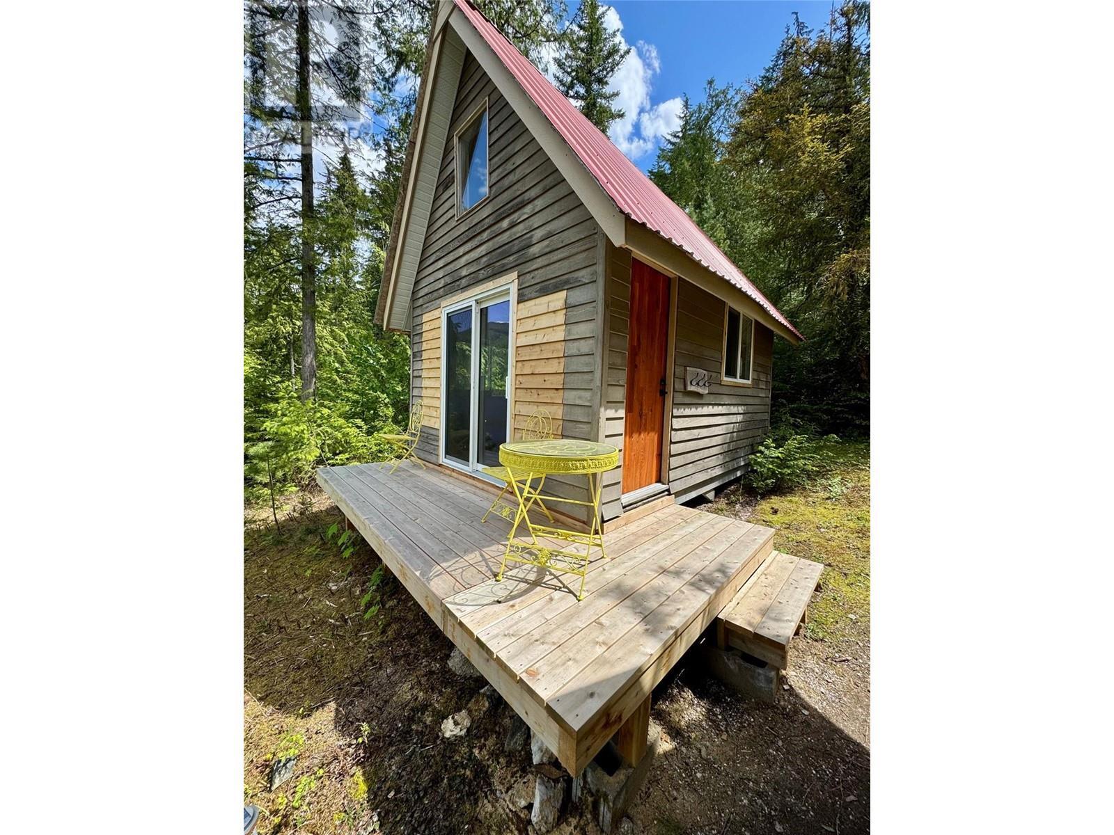 SICAMOUS, British Columbia, V0E 2V0, CA, 3 Bedrooms Bedrooms, ,2 BathroomsBathrooms,Residential,For Sale,1838077
