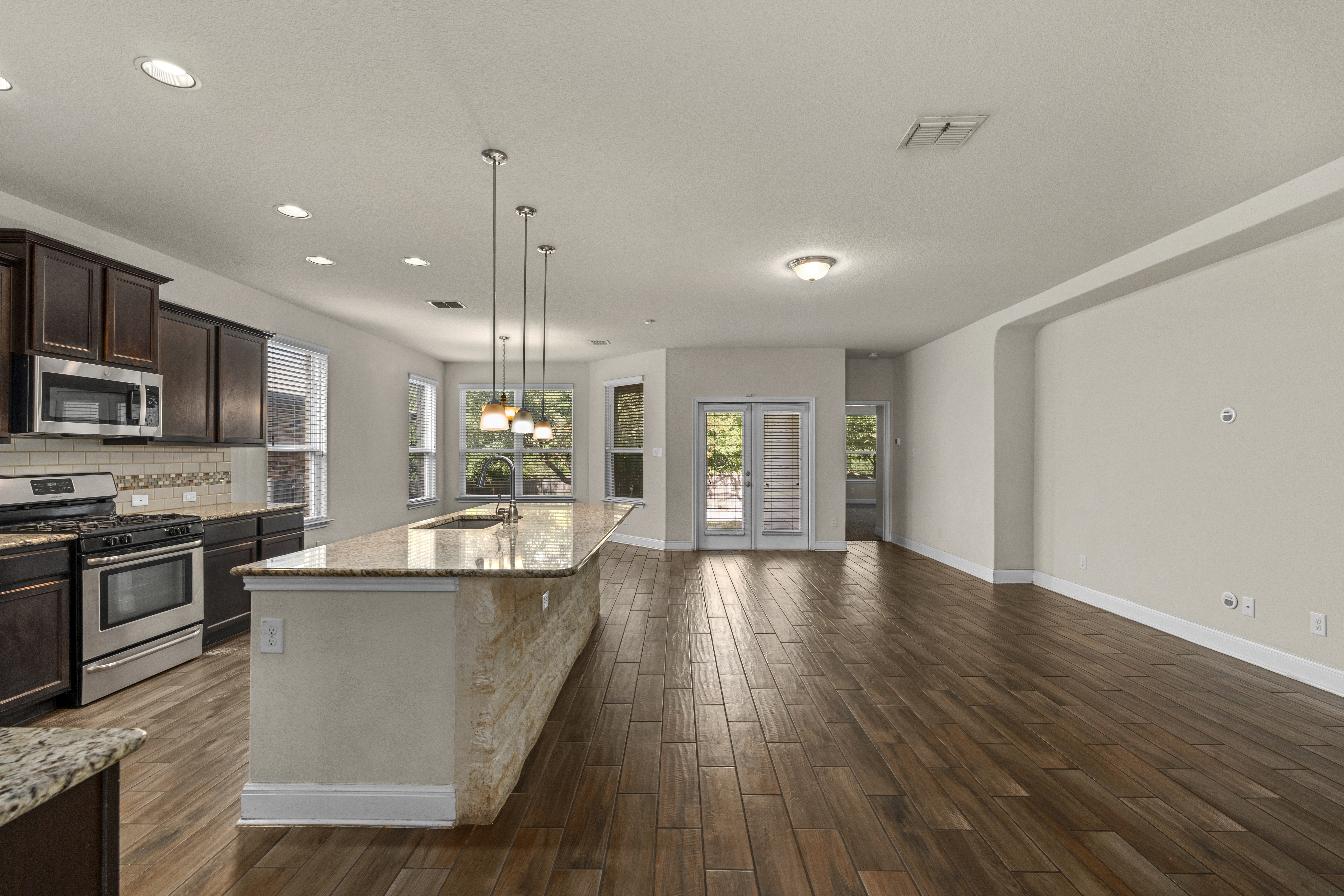 Spacious Five-Bedroom Home in Alamo Ranch - 物件實景