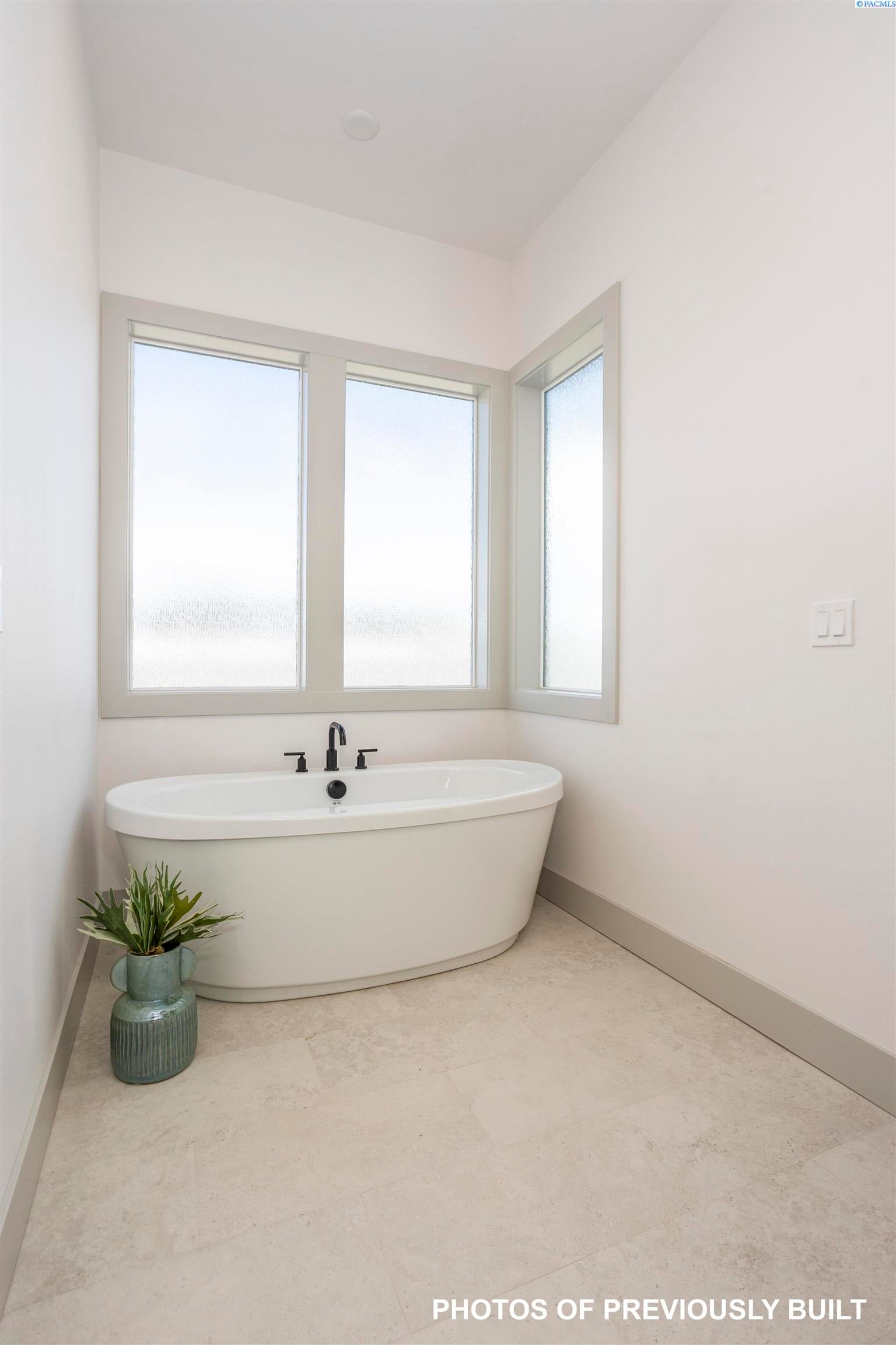 Kennewick, Washington, 99338, United States, 4 Bedrooms Bedrooms, ,3 BathroomsBathrooms,Residential,For Sale,1835478