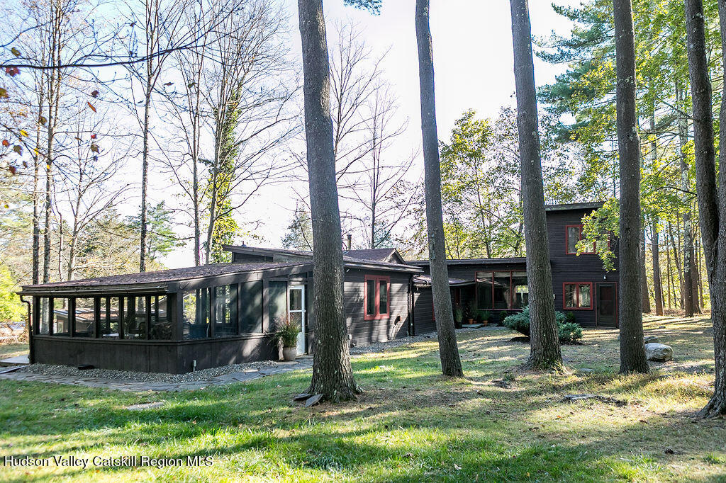 Woodstock, New York, 12498, United States, 2 Bedrooms Bedrooms, ,3 BathroomsBathrooms,Residential,For Sale,1965588