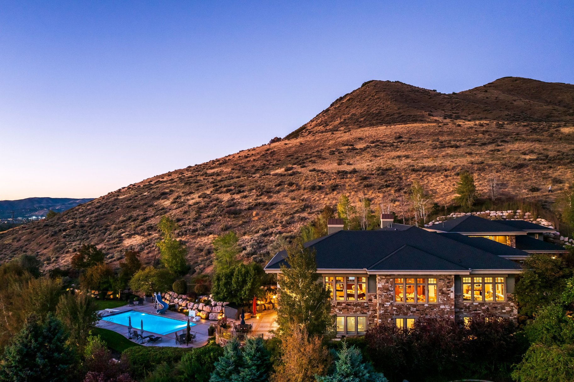  Timeless East Bench Craftsman Estate with Gated Entry, Expansive Light and Views - 物件實景