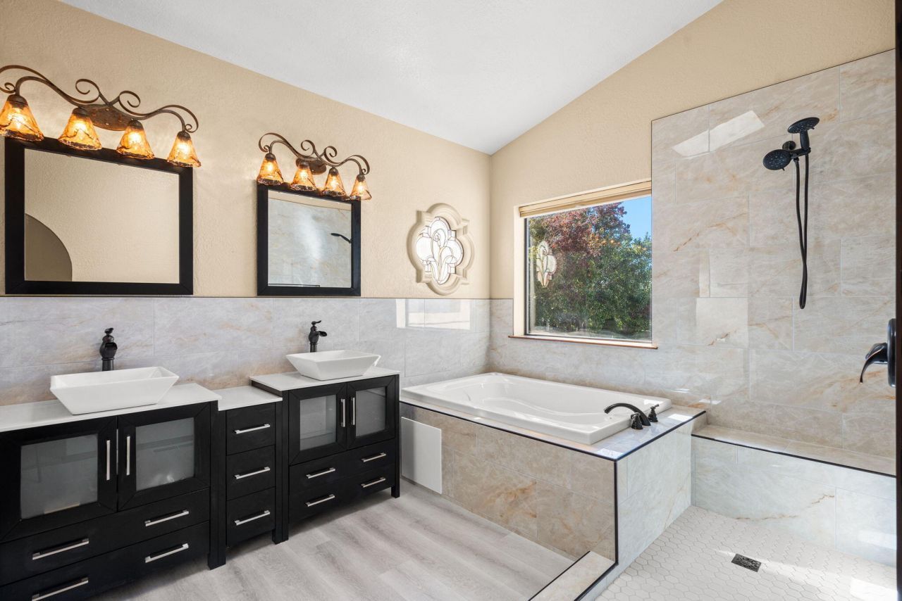 Albuquerque, New Mexico, 87112, United States, 4 Bedrooms Bedrooms, ,3 BathroomsBathrooms,Residential,For Sale,1985067