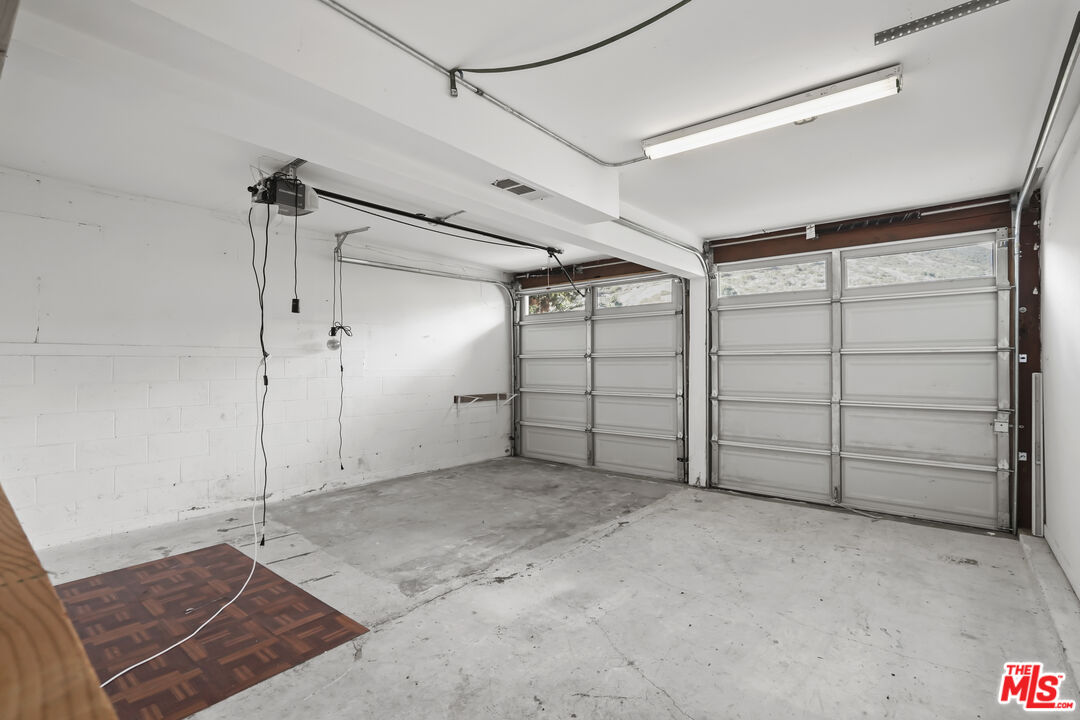 Malibu, California, 90265, United States, 3 Bedrooms Bedrooms, ,2 BathroomsBathrooms,Residential,For Sale,1997351