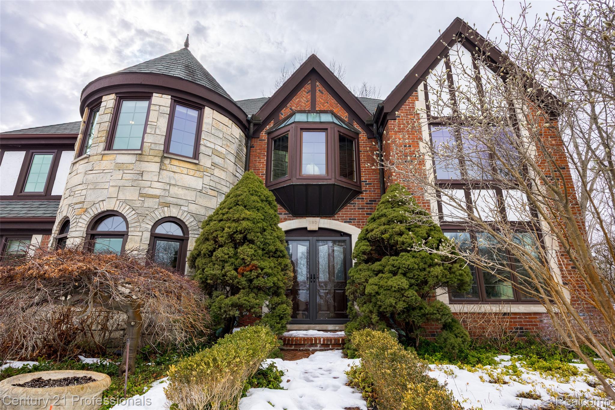 Rochester, Michigan, 48306, United States, 4 Bedrooms Bedrooms, ,3 BathroomsBathrooms,Residential,For Sale,1943231