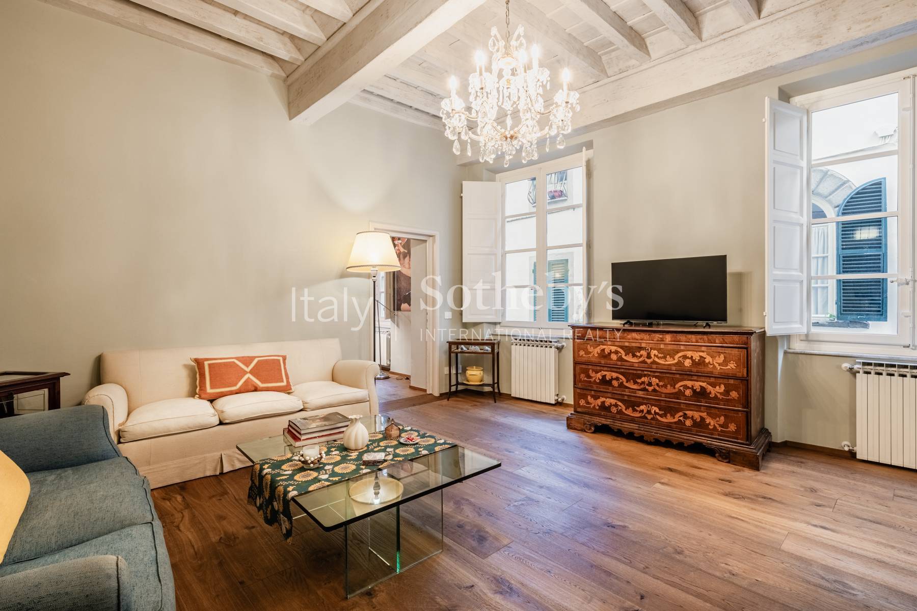  Elegant renovated residence of distinctive charm - 物件實景