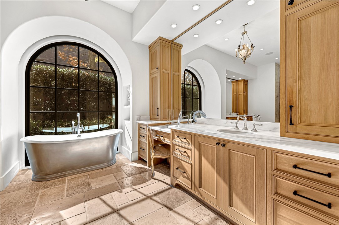 Fayetteville, Arkansas, 72704, United States, 4 Bedrooms Bedrooms, ,5 BathroomsBathrooms,Residential,For Sale,1993299