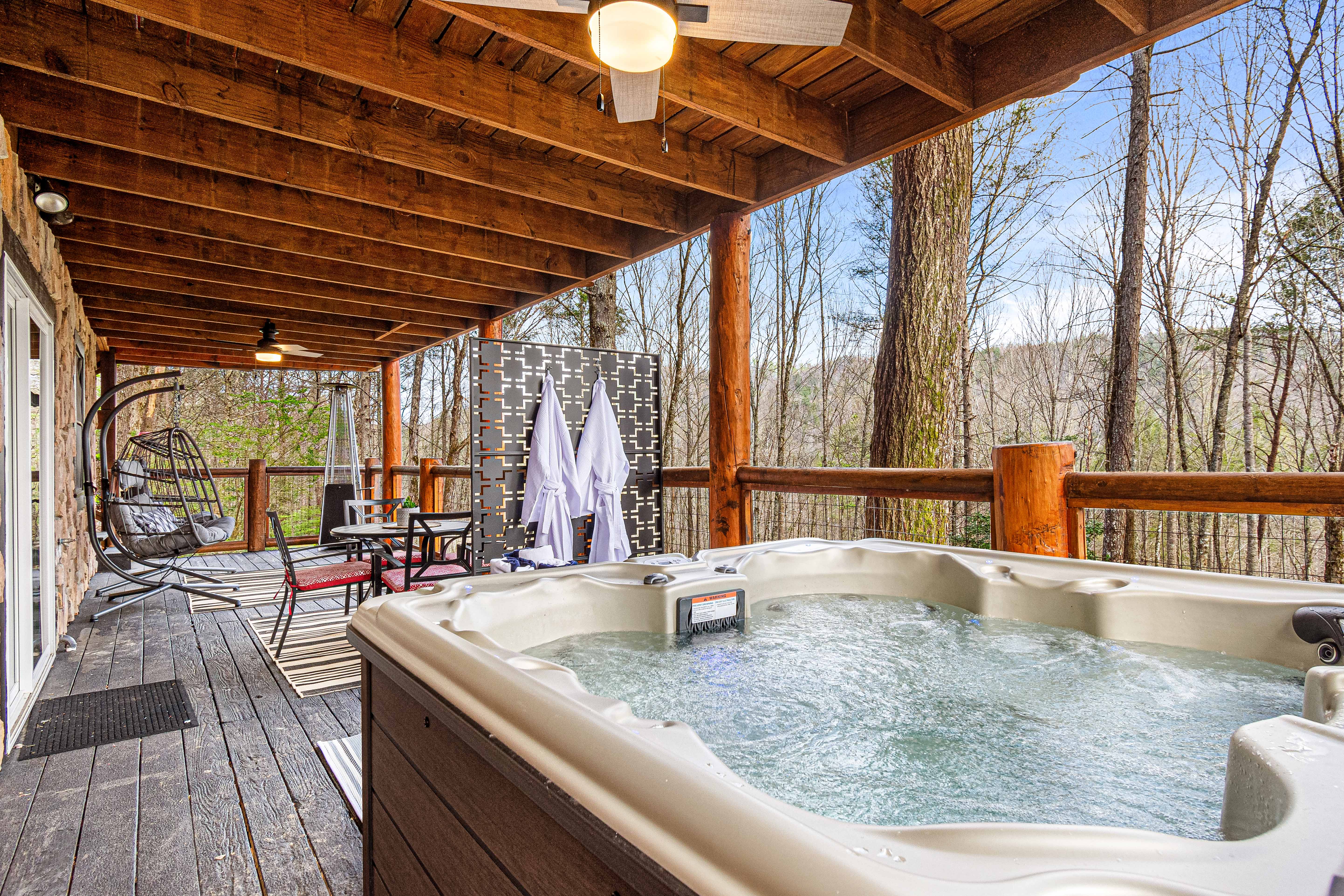 Gatlinburg, Tennessee, 37738, United States, 3 Bedrooms Bedrooms, ,4 BathroomsBathrooms,Residential,For Sale,1977450