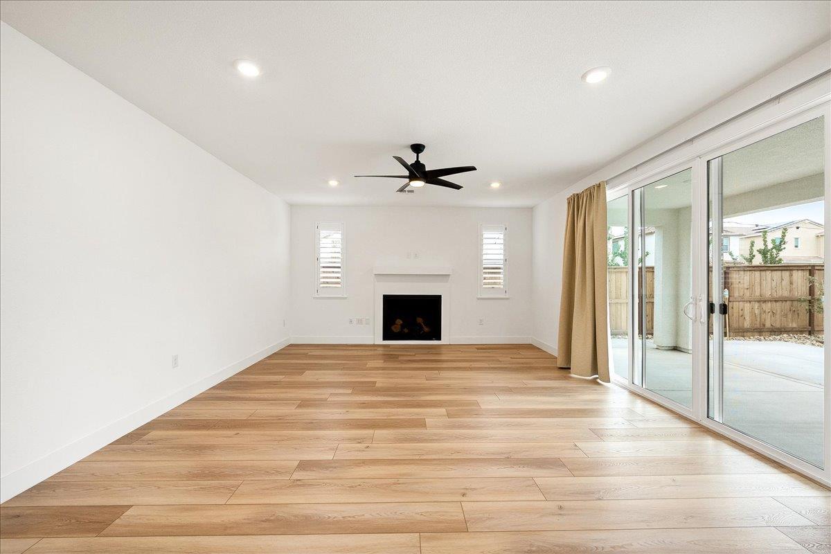 Roseville, California, 95747, United States, 5 Bedrooms Bedrooms, ,4 BathroomsBathrooms,Residential,For Sale,1998705