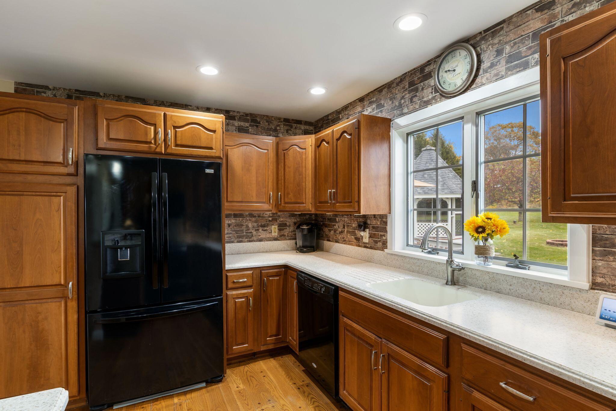 Sanford, Maine, 04083, United States, 3 Bedrooms Bedrooms, ,2 BathroomsBathrooms,Residential,For Sale,1987939