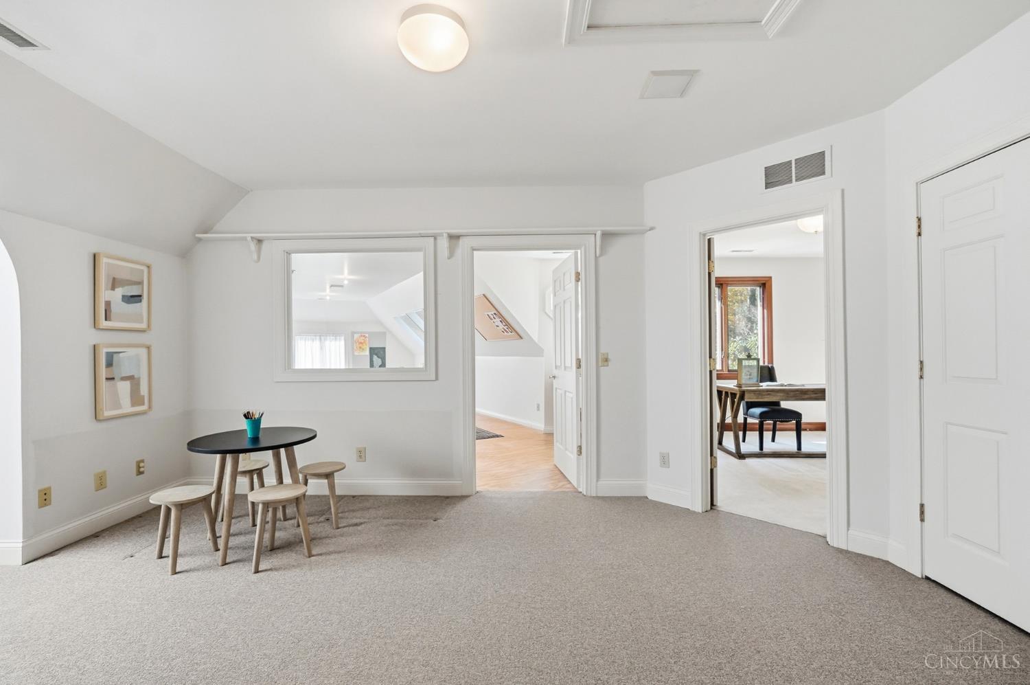 Anderson Twp, Ohio, 45230, United States, 5 Bedrooms Bedrooms, ,6 BathroomsBathrooms,Residential,For Sale,1988245