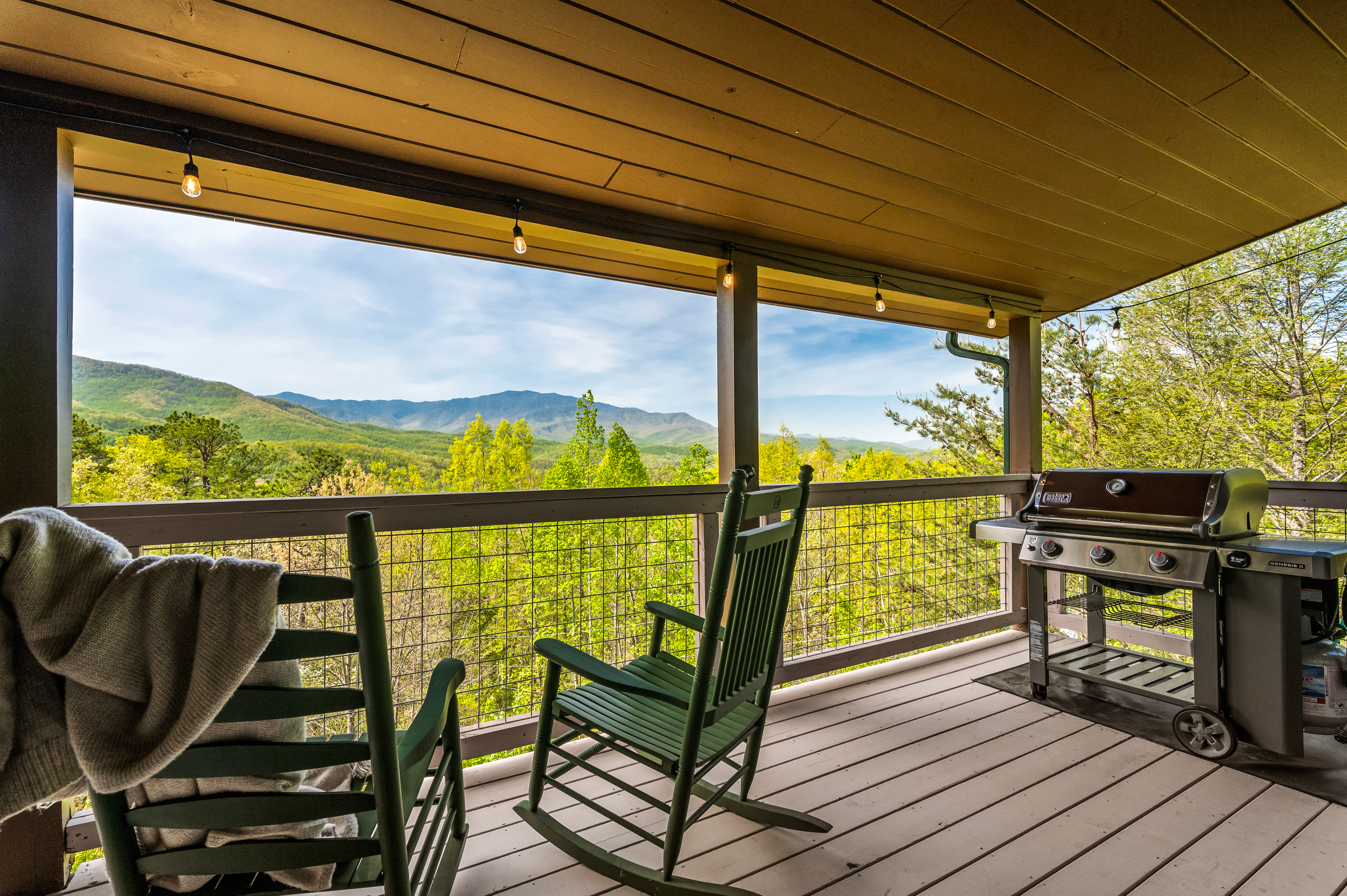 Gatlinburg, Tennessee, 37738, United States, 3 Bedrooms Bedrooms, ,2 BathroomsBathrooms,Residential,For Sale,1987408