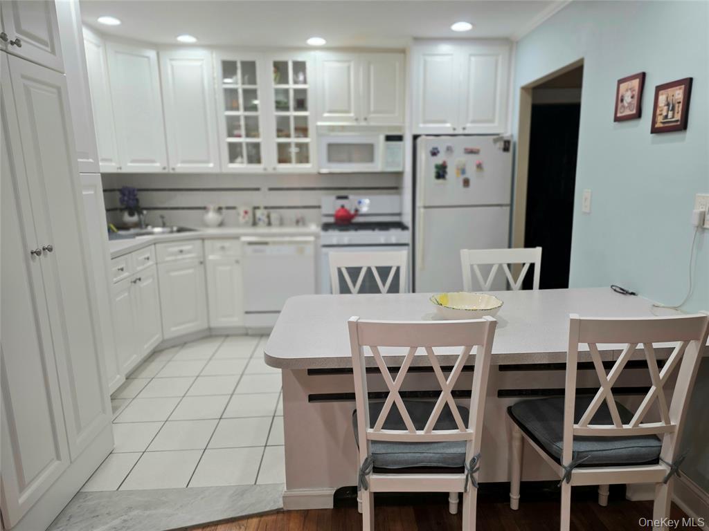 Bayside, New York, 11360, United States, 3 Bedrooms Bedrooms, ,3 BathroomsBathrooms,Residential,For Sale,1937207