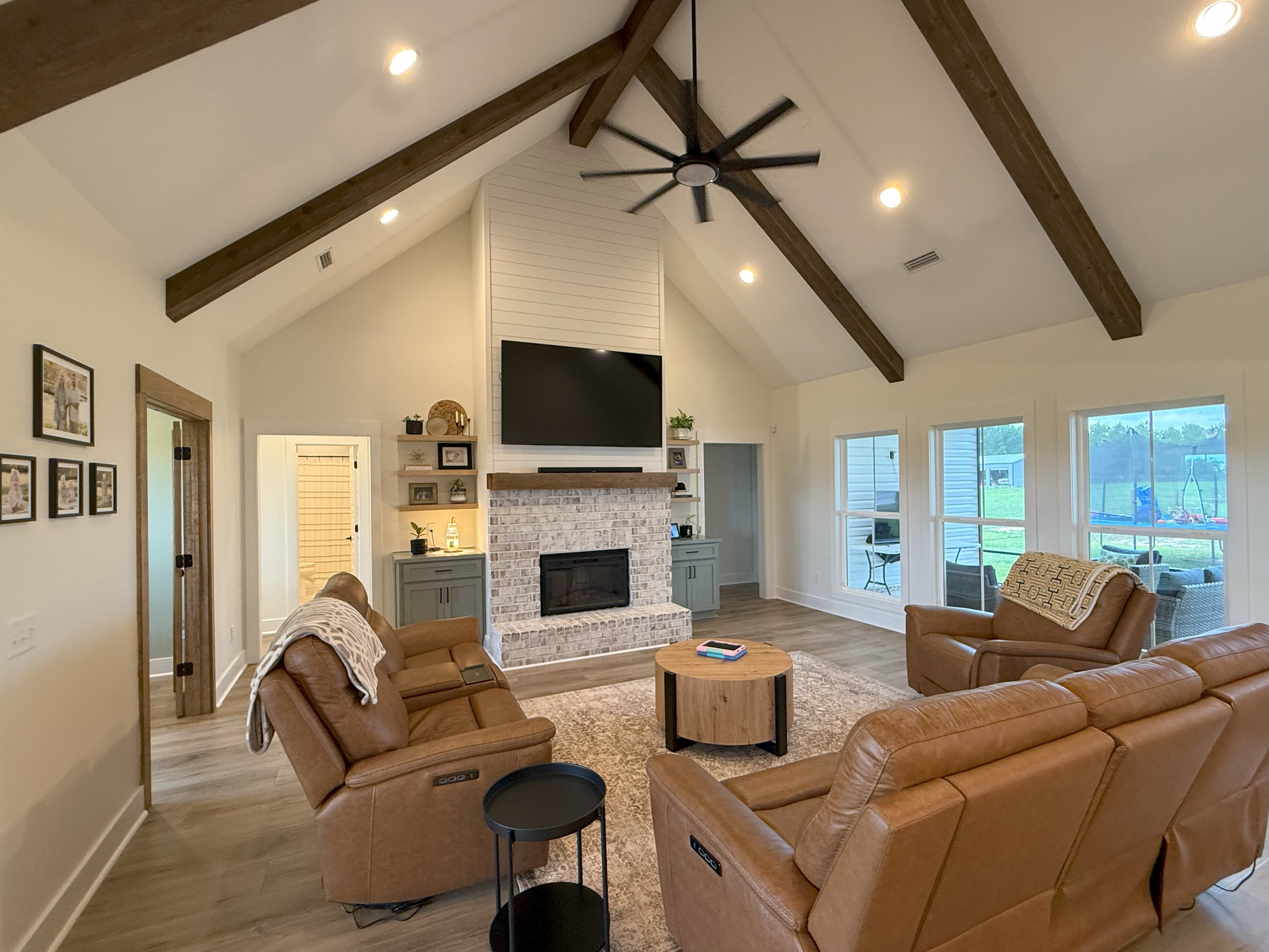 Headland, Alabama, 36345, United States, 4 Bedrooms Bedrooms, ,4 BathroomsBathrooms,Residential,For Sale,1977217