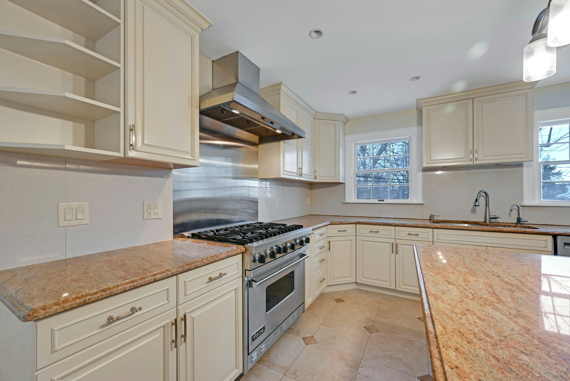  40 Clinton Avenue, Tenafly, NJ, 07670 - 物件實景