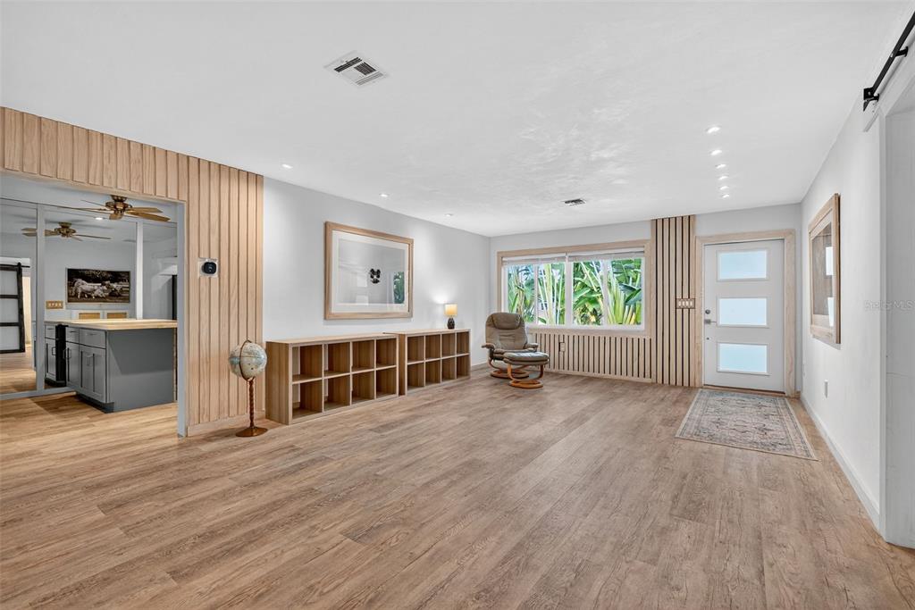 Sarasota, Florida, 34239, United States, 3 Bedrooms Bedrooms, ,2 BathroomsBathrooms,Residential,For Sale,1991192