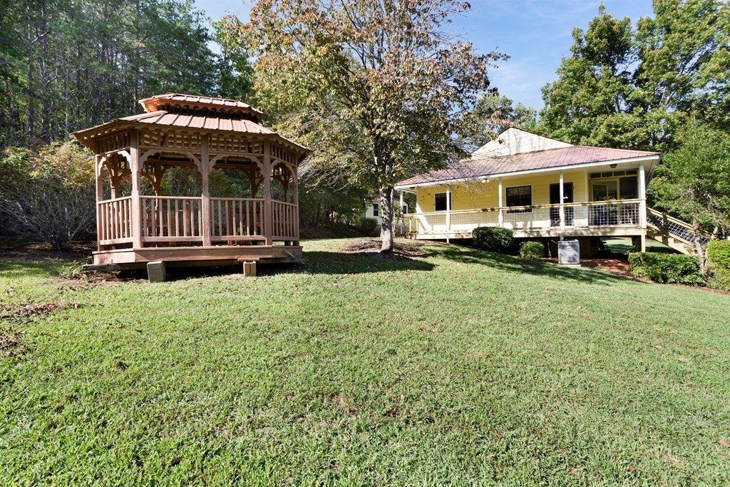 Hiawassee, Georgia, 30546, United States, 2 Bedrooms Bedrooms, ,3 BathroomsBathrooms,Residential,For Sale,1979579