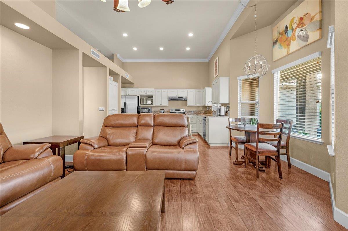 Fresno, California, 93720, United States, 5 Bedrooms Bedrooms, ,3 BathroomsBathrooms,Residential,For Sale,1981916