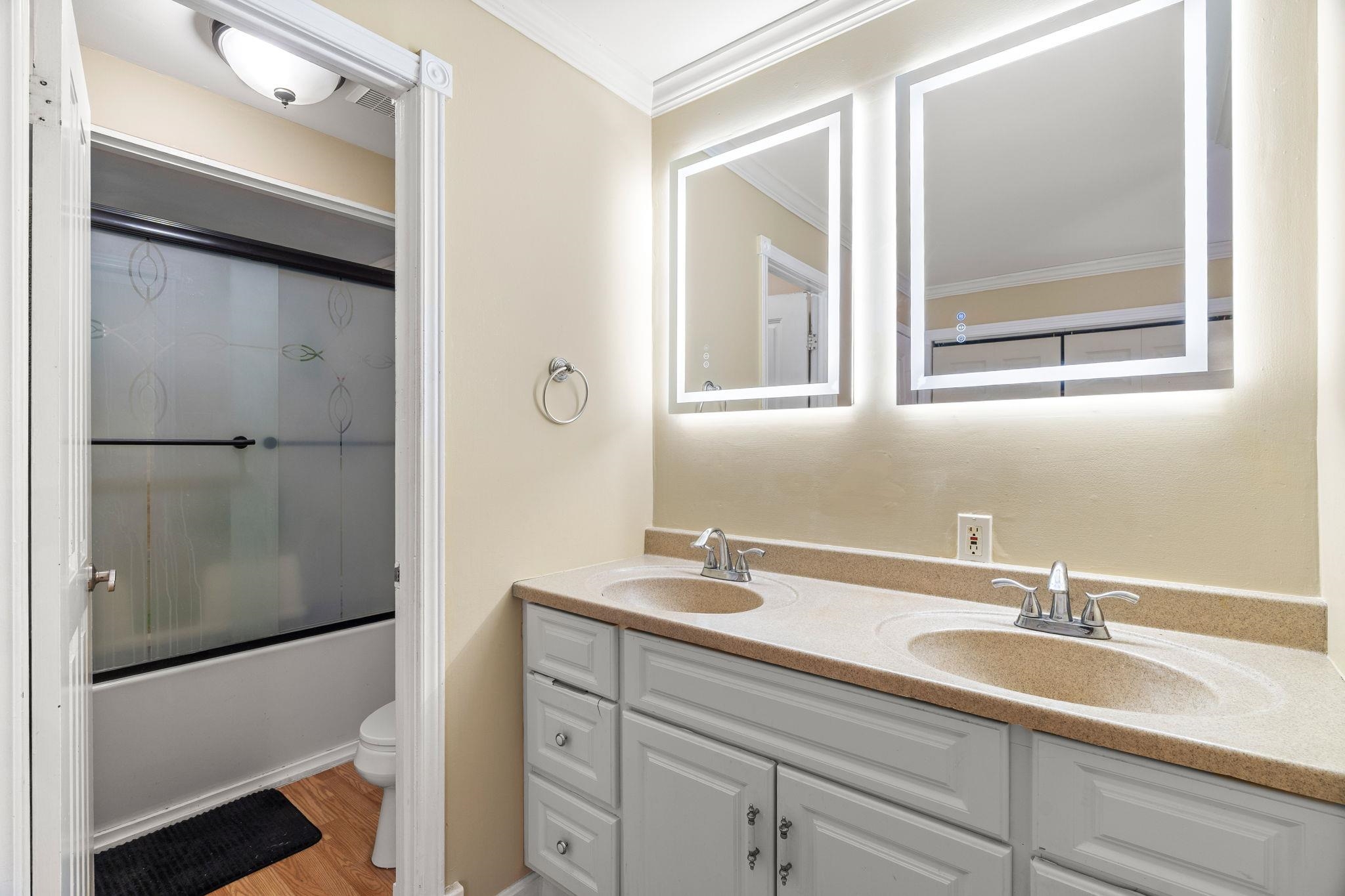 Plaistow, New Hampshire, 03865, United States, 4 Bedrooms Bedrooms, ,1 BathroomBathrooms,Residential,For Sale,2001863