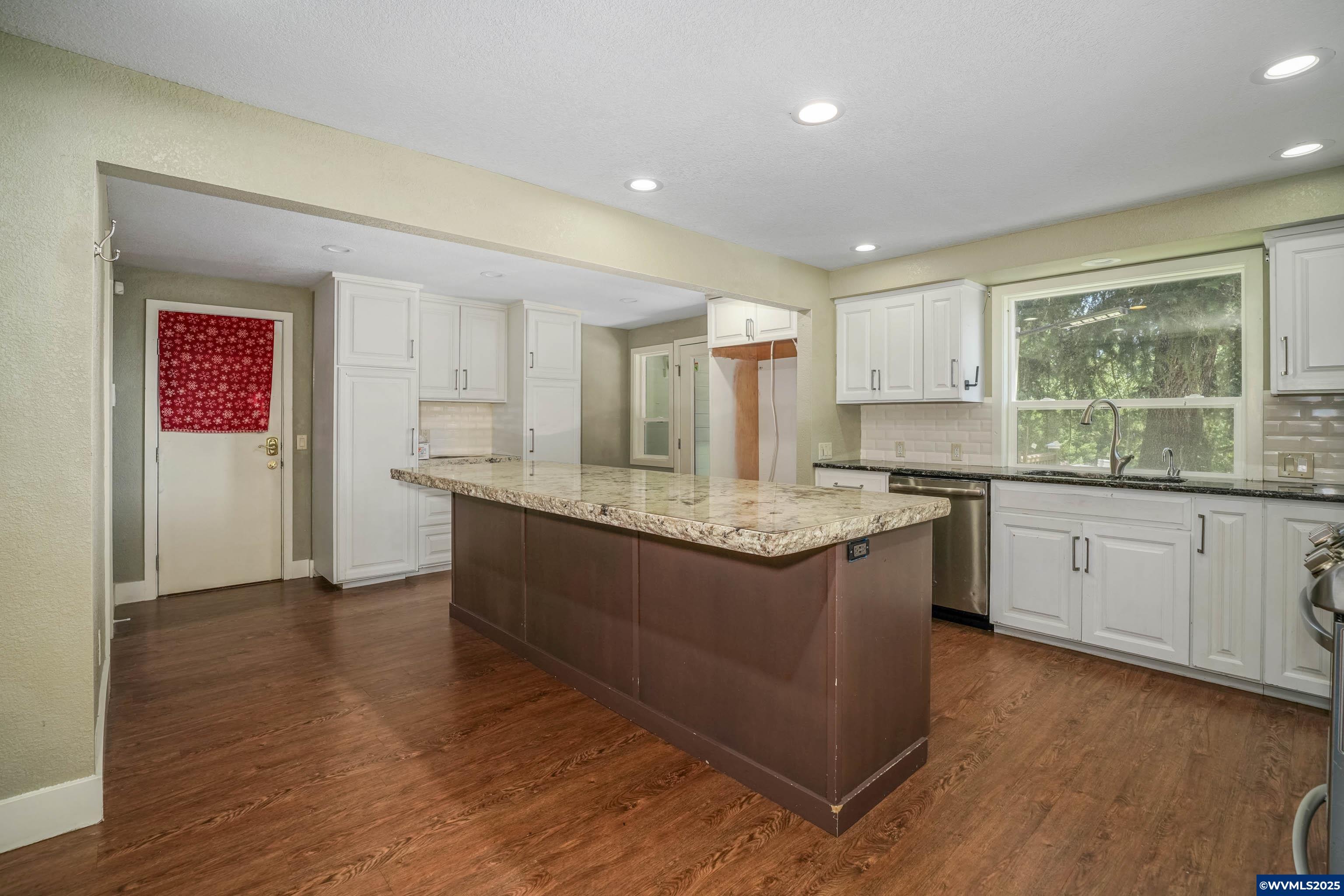 Salem, Oregon, 97304, United States, 4 Bedrooms Bedrooms, ,4 BathroomsBathrooms,Residential,For Sale,1805050