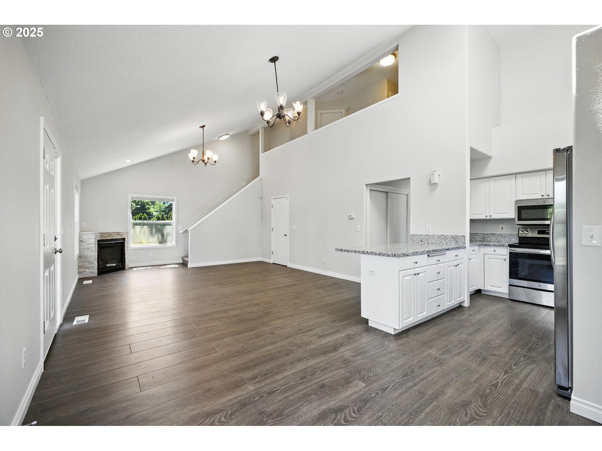 Portland, Oregon, 97266, United States, ,Residential,For Sale,1865465