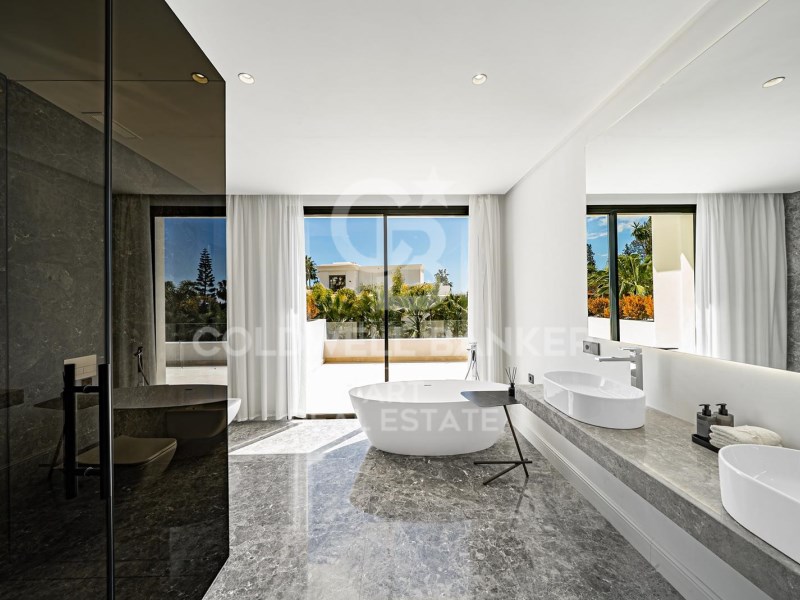 Marbella, Andalusia, ES, 6 Bedrooms Bedrooms, ,6 BathroomsBathrooms,Residential,For Sale,1898329