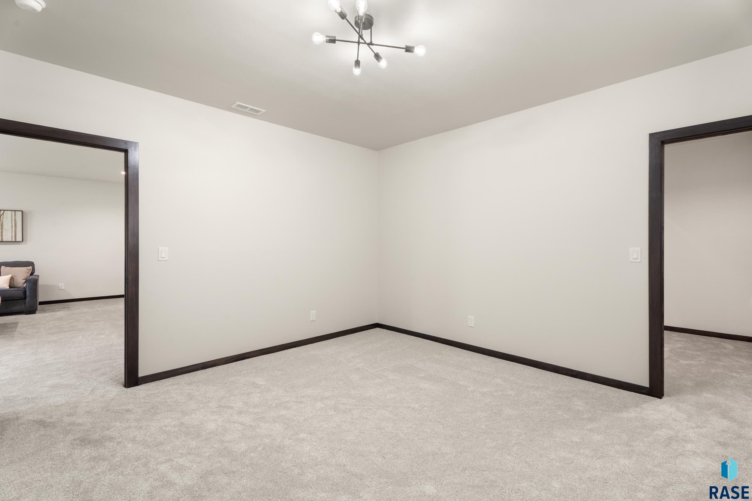 Sioux Falls, South Dakota, 57110, United States, 4 Bedrooms Bedrooms, ,2 BathroomsBathrooms,Residential,For Sale,1943534