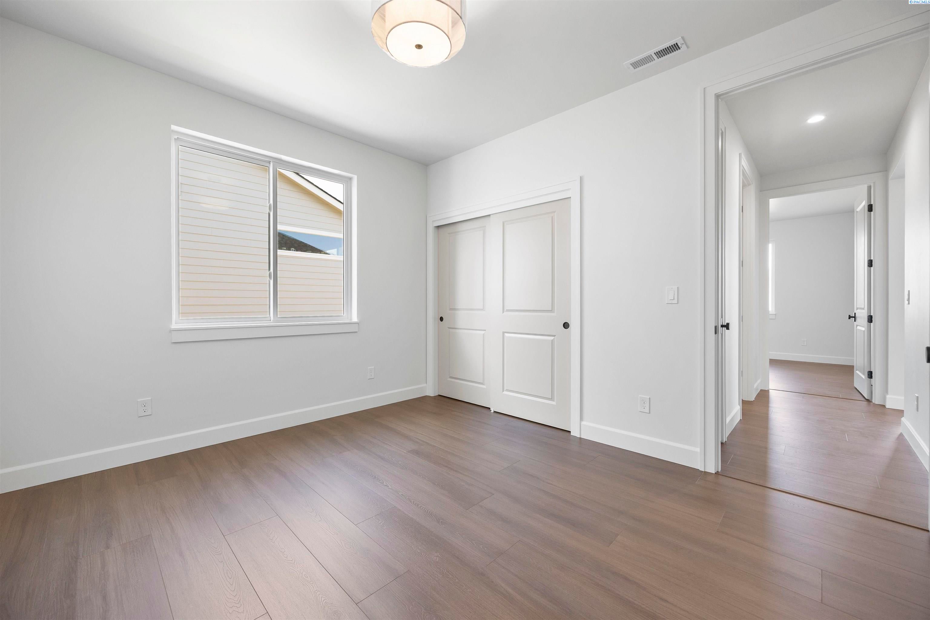 Richland, Washington, 99352, United States, 4 Bedrooms Bedrooms, ,3 BathroomsBathrooms,Residential,For Sale,2048138
