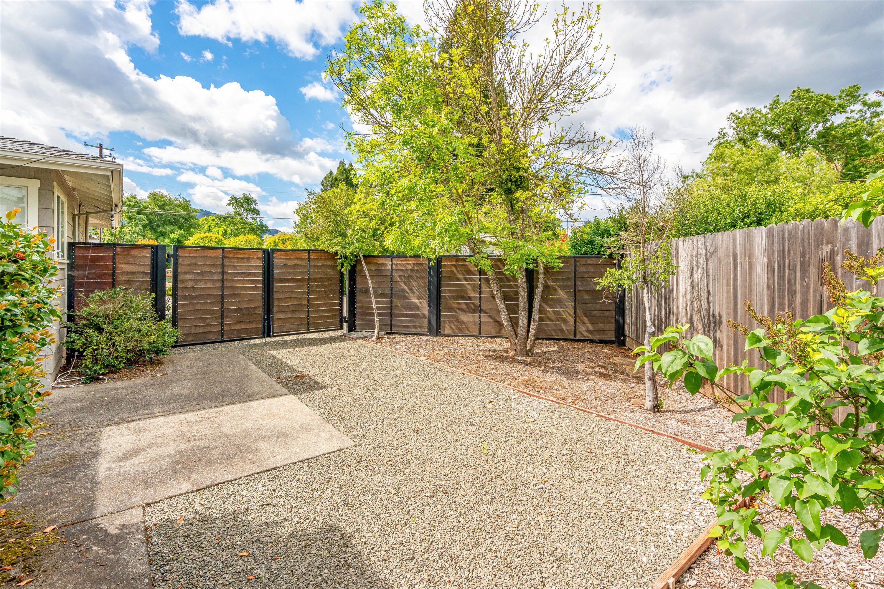  960 Lark Ave - 物件實景