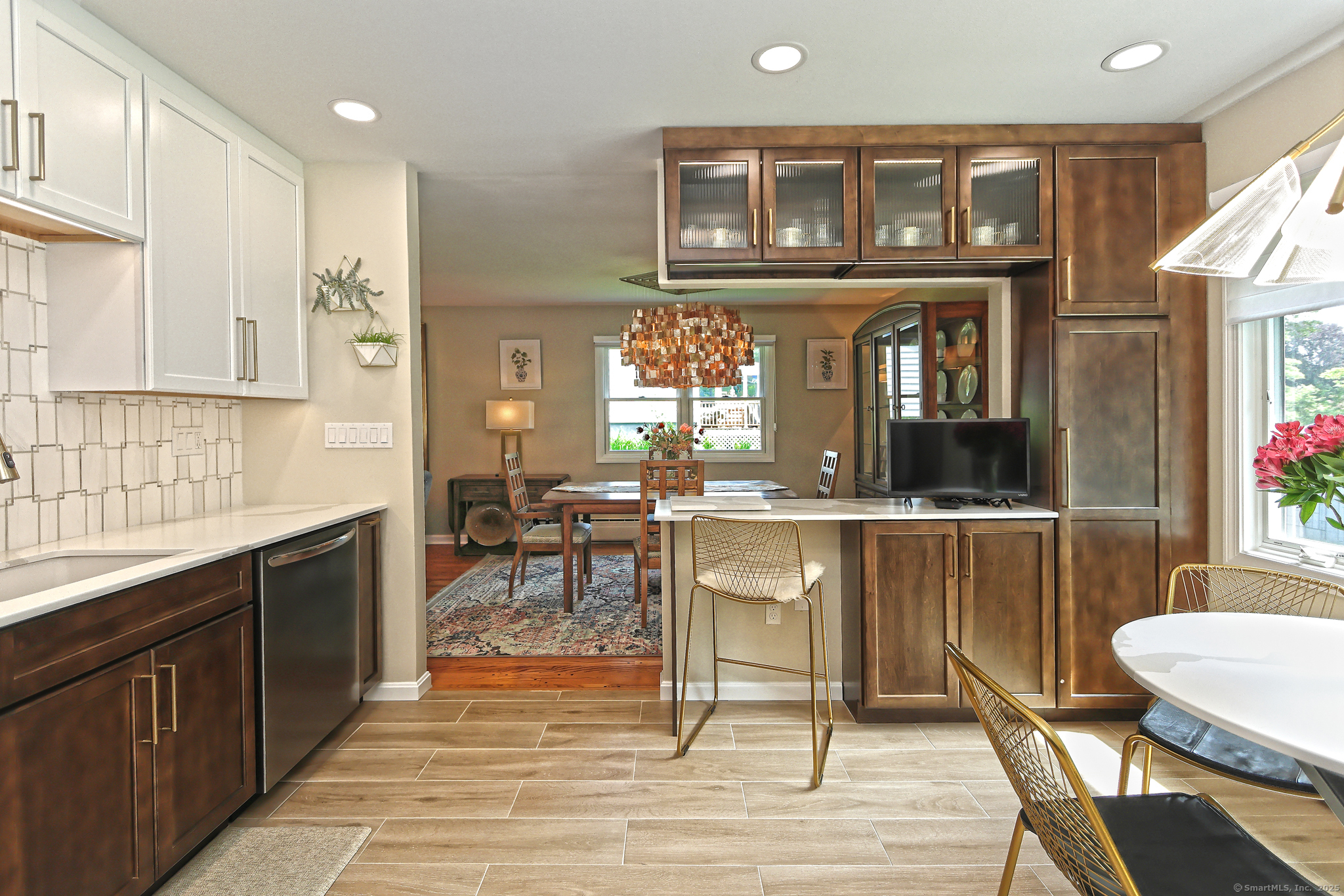 Orange, Connecticut, 06477, United States, 3 Bedrooms Bedrooms, ,3 BathroomsBathrooms,Residential,For Sale,1911286