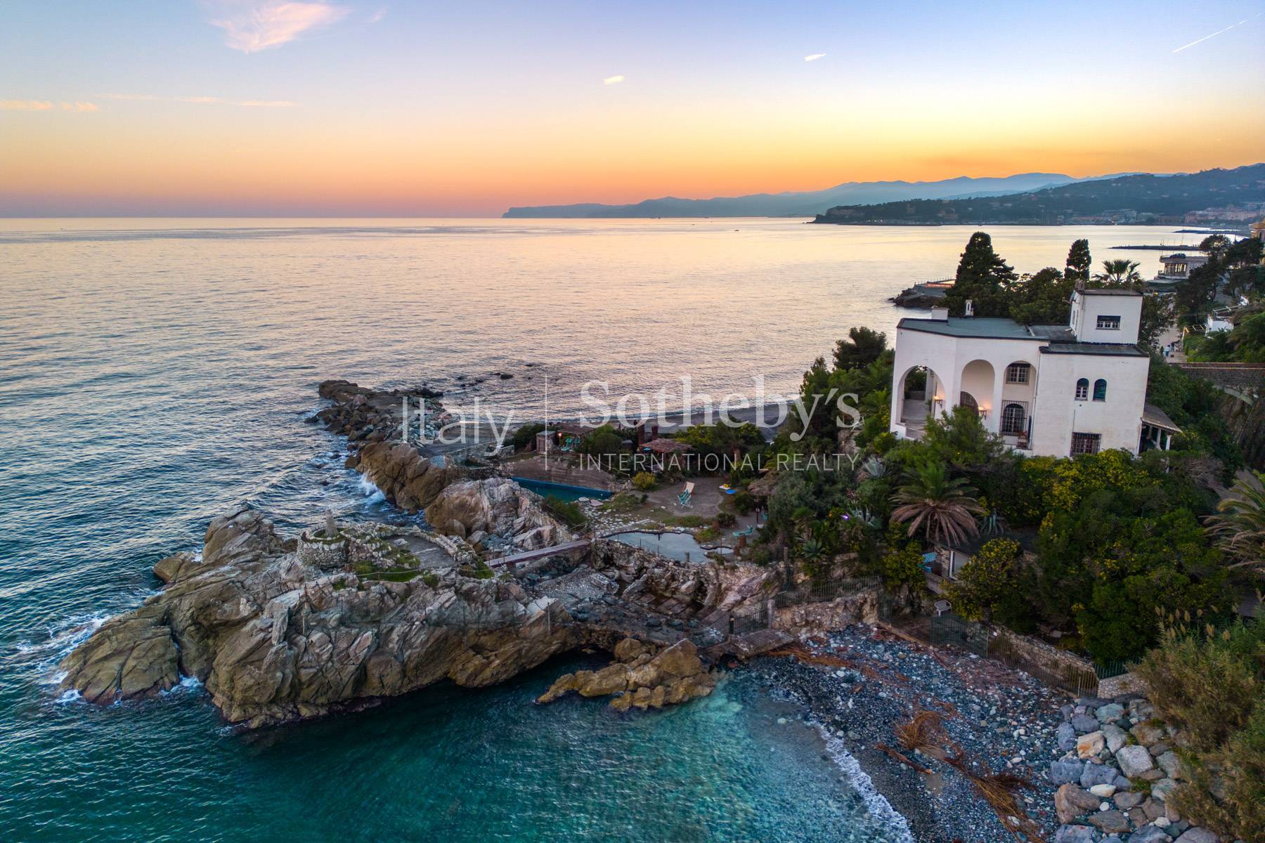  Elegant villa with private bay in Varazze - 物件實景