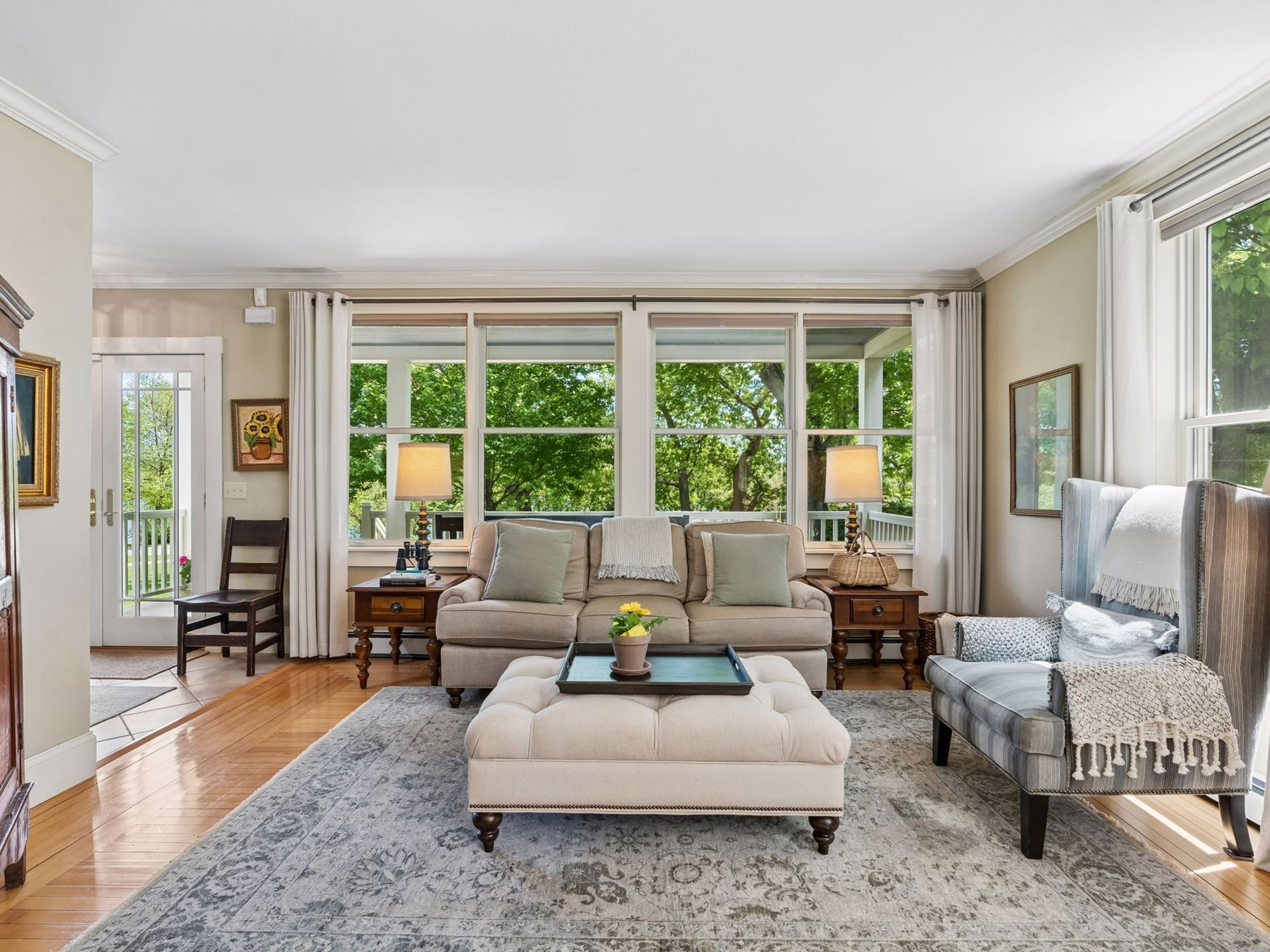  Historic Lakeside Retreat with Sunrooms and Timeless Charm - 物件實景