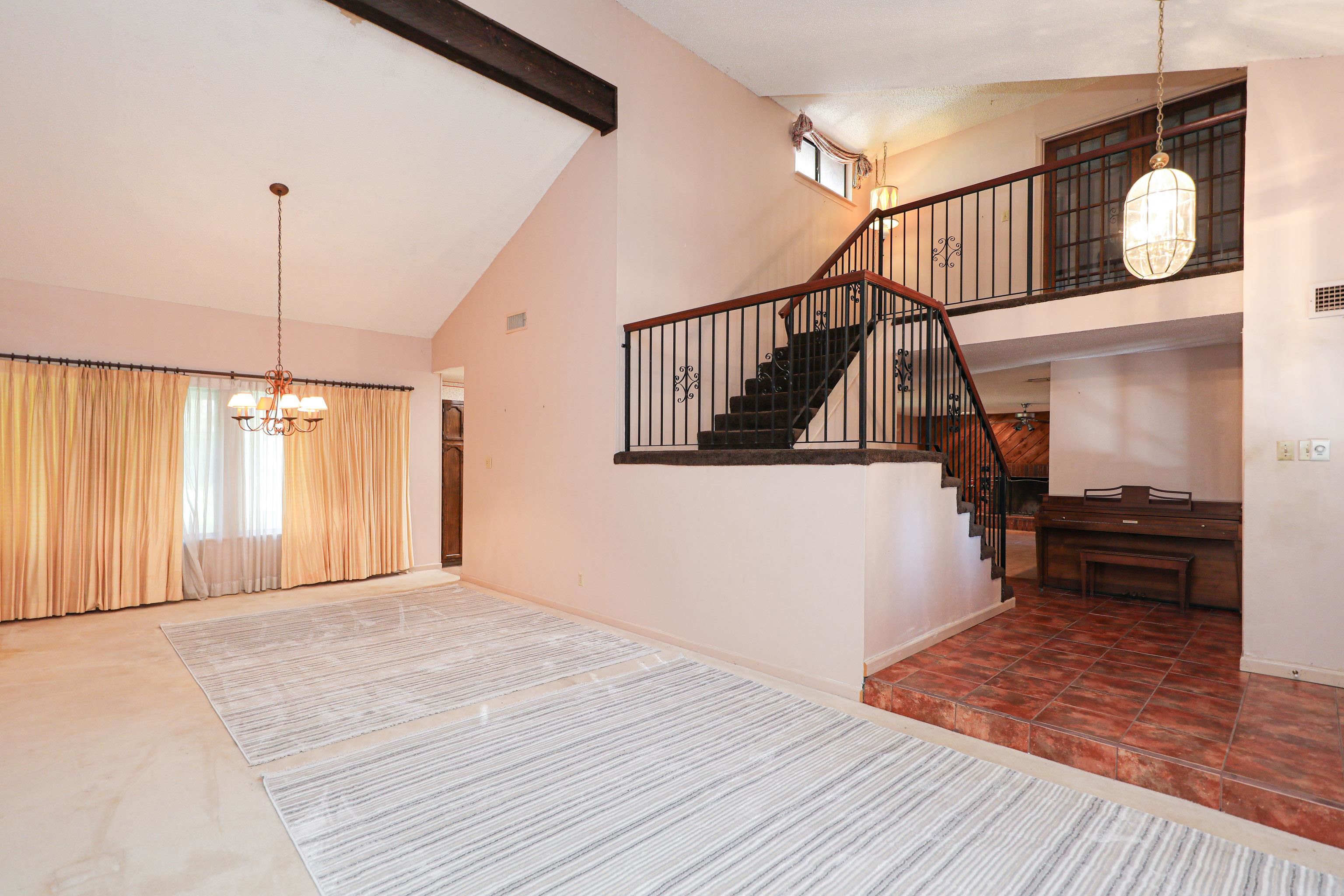 LAREDO, Texas, 78041, United States, 5 Bedrooms Bedrooms, ,3 BathroomsBathrooms,Residential,For Sale,1967607