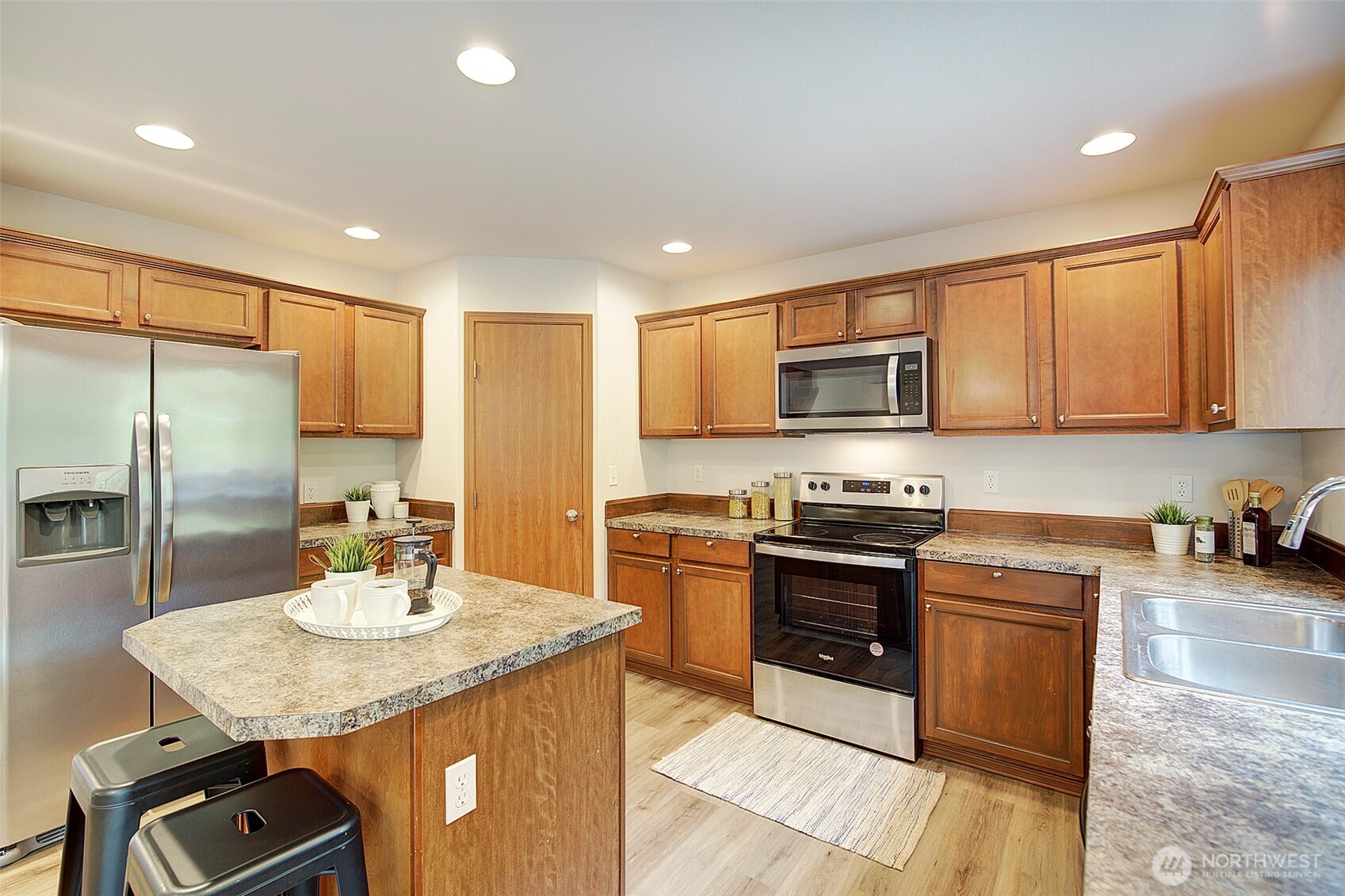 Mill Creek, Washington, 99012, United States, 4 Bedrooms Bedrooms, ,3 BathroomsBathrooms,Residential,For Sale,1942132