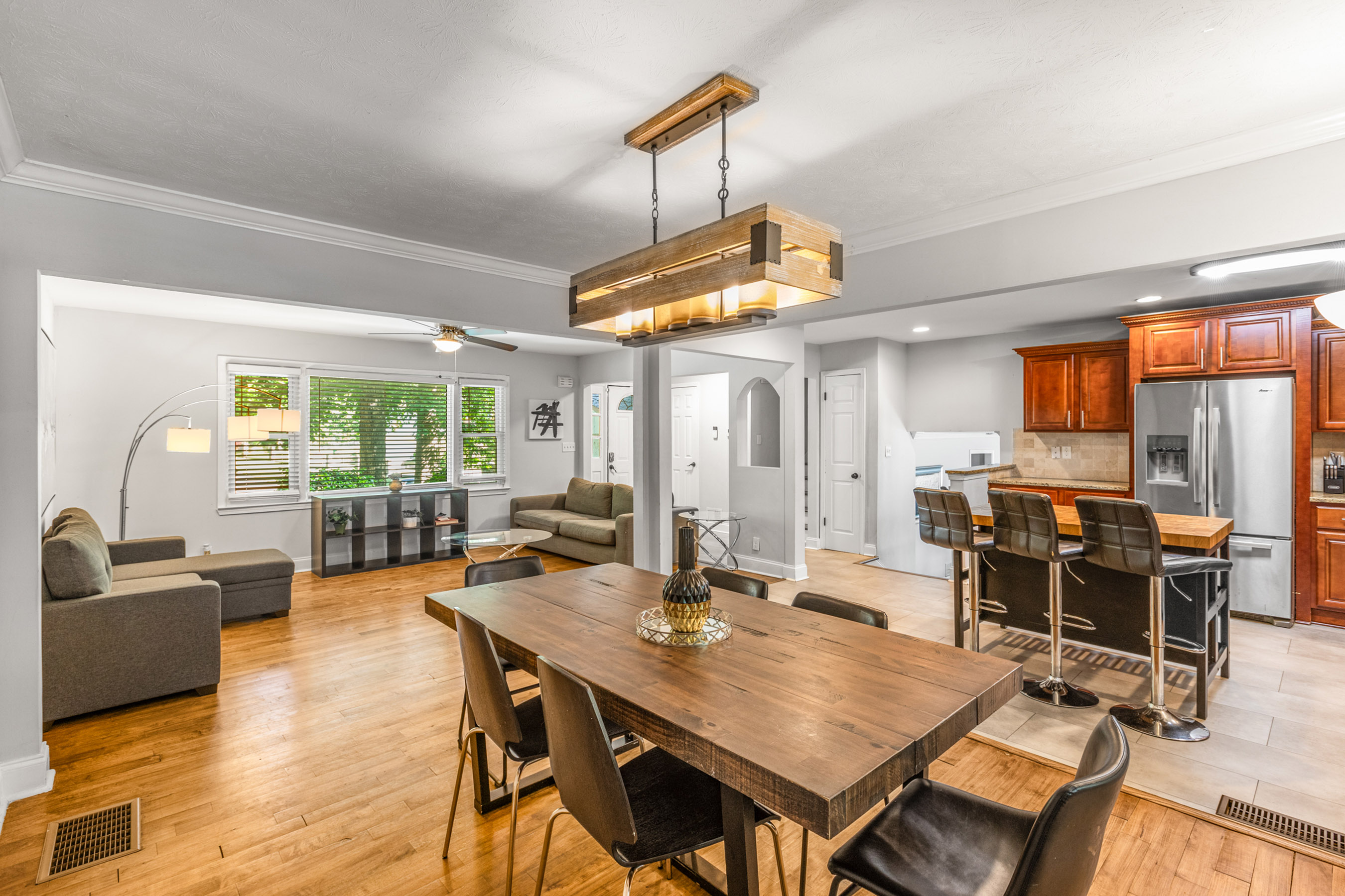  Beautifully Updated Four Bedroom Home on a Peaceful Cul-de-sac - 物件實景