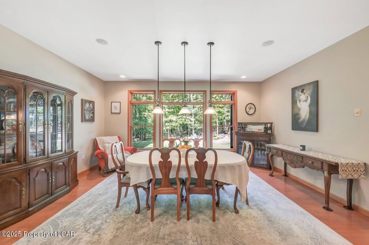 Mountain Top, Pennsylvania, 18707, United States, 4 Bedrooms Bedrooms, ,5 BathroomsBathrooms,Residential,For Sale,1944925