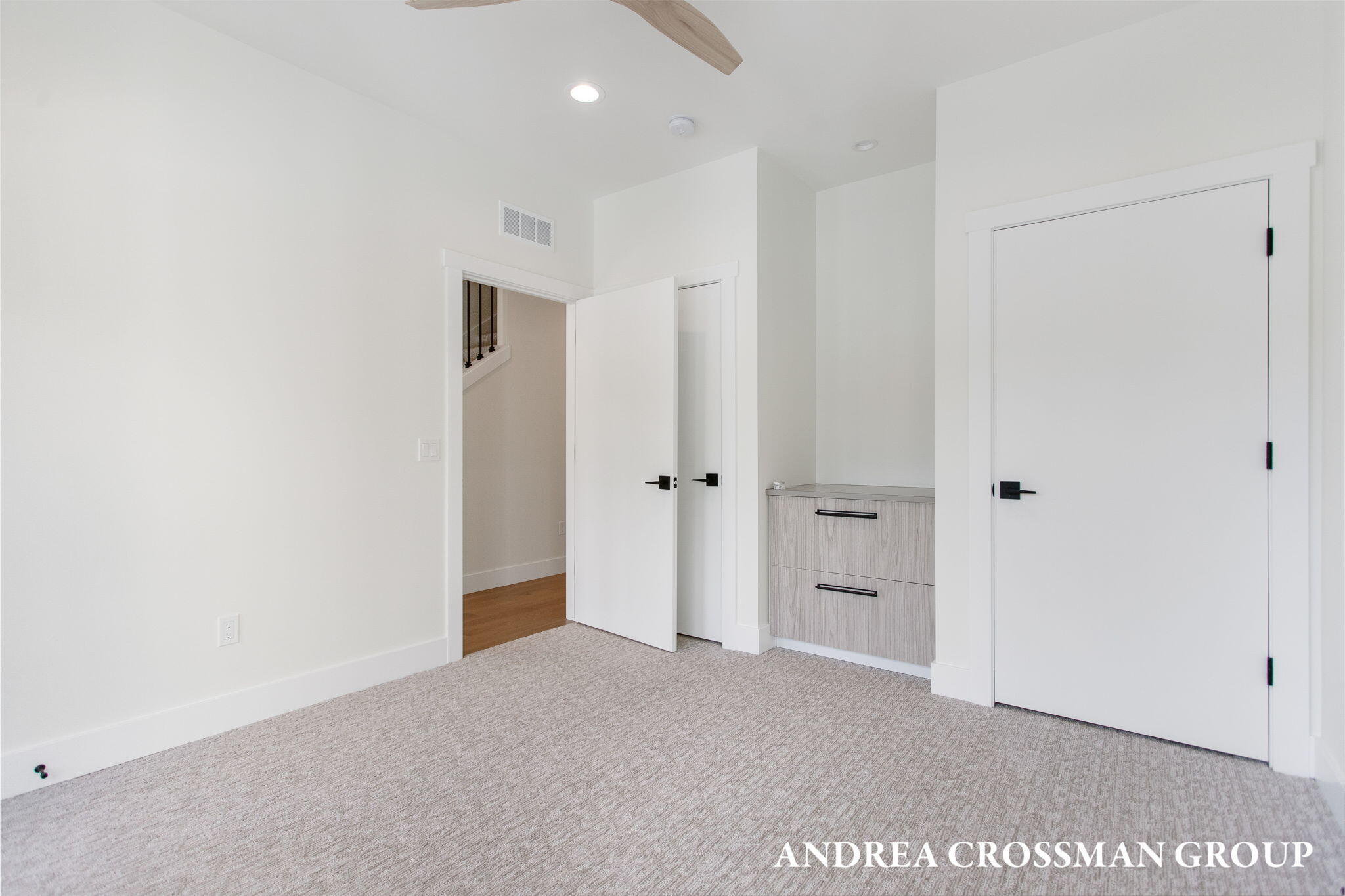 South Haven, Michigan, 49090, United States, 3 Bedrooms Bedrooms, ,3 BathroomsBathrooms,Residential,For Sale,1987512